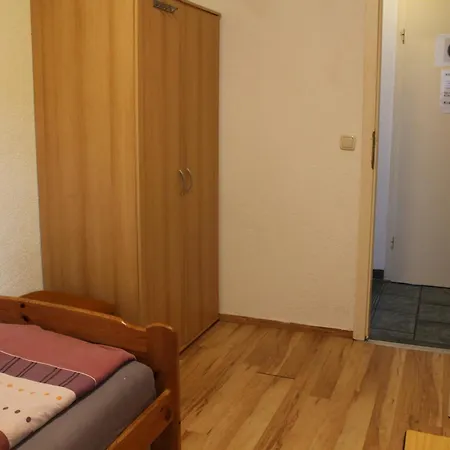 Apartment 1 - 4-raum-wohnung Mit Kueche Und 2 Wc Duschen In Ohrdruf-crawinkel Ohrdruf