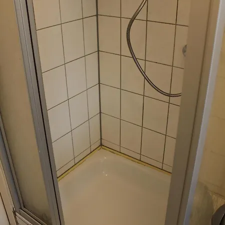 1 - 4-raum-wohnung Mit Kueche Und 2 Wc Duschen In Ohrdruf-crawinkel * Ohrdruf