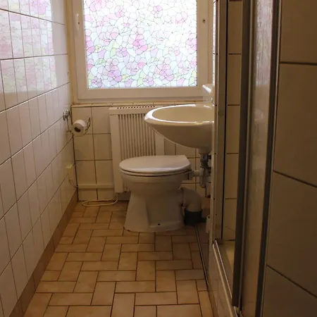 1 - 4-raum-wohnung Mit Kueche Und 2 Wc Duschen In Ohrdruf-crawinkel Apartment