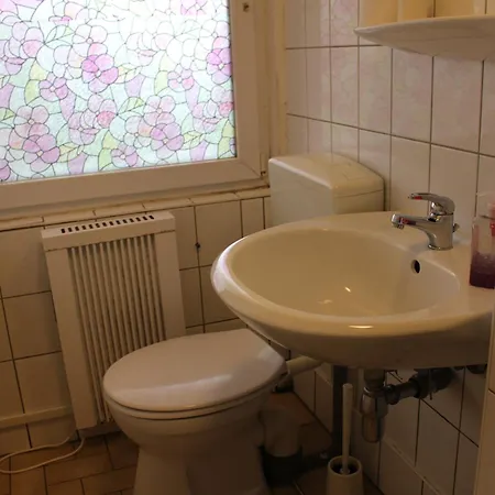 1 - 4-raum-wohnung Mit Kueche Und 2 Wc Duschen In Ohrdruf-crawinkel