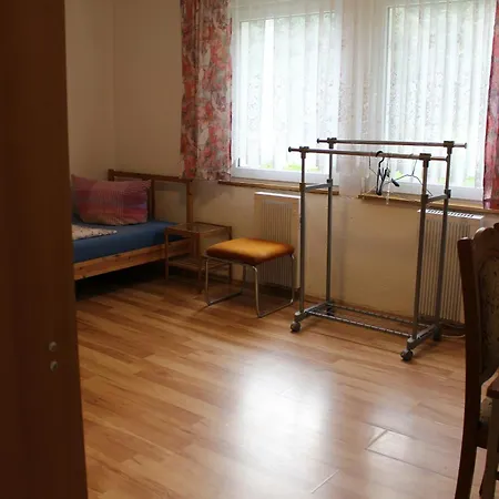 1 - 4-raum-wohnung Mit Kueche Und 2 Wc Duschen In Ohrdruf-crawinkel