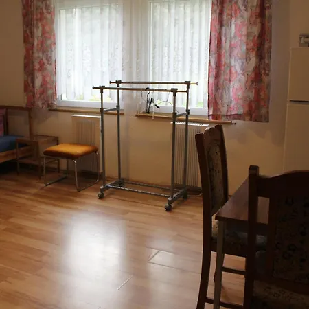 1 - 4-raum-wohnung Mit Kueche Und 2 Wc Duschen In Ohrdruf-crawinkel Apartment