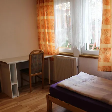 Apartment 1 - 4-raum-wohnung Mit Kueche Und 2 Wc Duschen In Ohrdruf-crawinkel