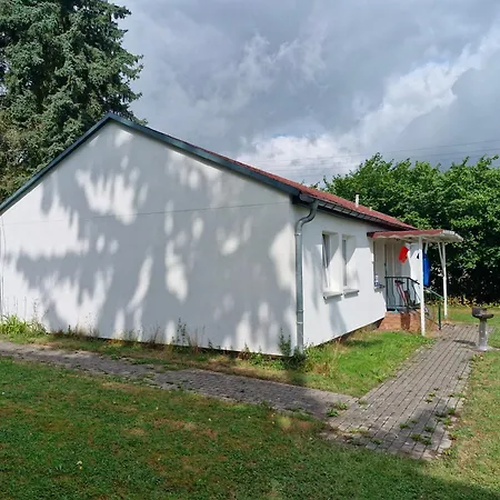 Apartment 1 - 4-raum-wohnung Mit Kueche Und 2 Wc Duschen In Ohrdruf-crawinkel *