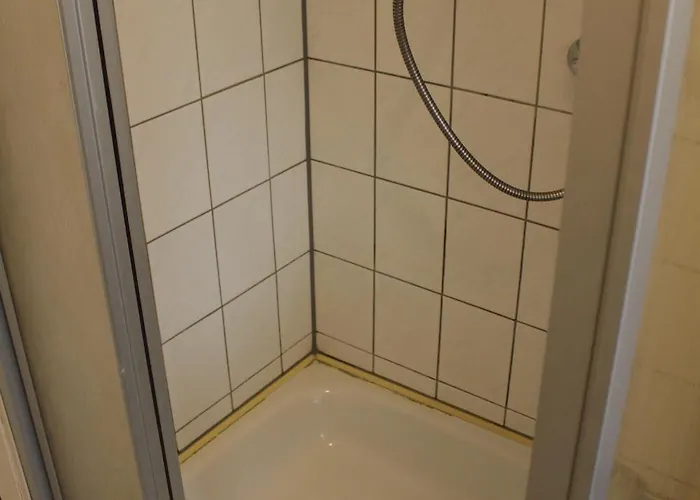 1 - 4-raum-wohnung Mit Kueche Und 2 Wc Duschen In Ohrdruf-crawinkel * Ohrdruf