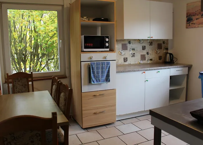 1 - 4-raum-wohnung Mit Kueche Und 2 Wc Duschen In Ohrdruf-crawinkel *