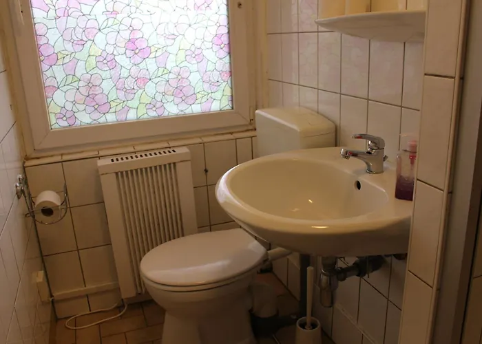 1 - 4-raum-wohnung Mit Kueche Und 2 Wc Duschen In Ohrdruf-crawinkel