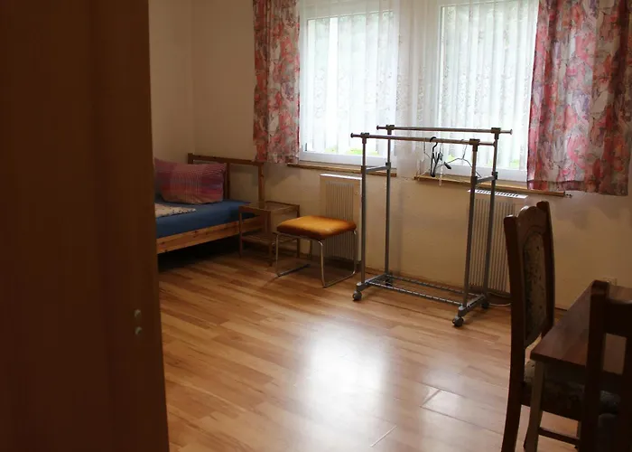 1 - 4-raum-wohnung Mit Kueche Und 2 Wc Duschen In Ohrdruf-crawinkel