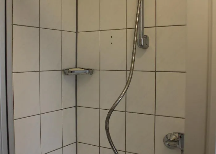 1 - 4-raum-wohnung Mit Kueche Und 2 Wc Duschen In Ohrdruf-crawinkel * Ohrdruf