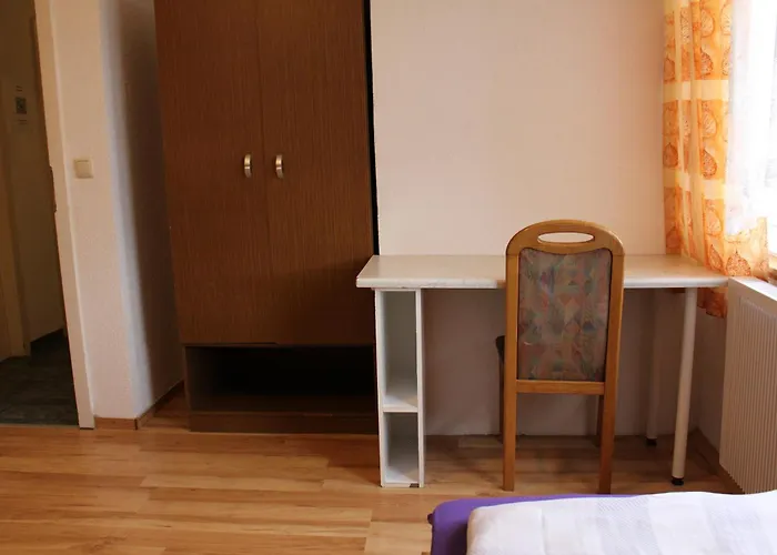 Daire 1 - 4-raum-wohnung Mit Kueche Und 2 Wc Duschen In Ohrdruf-crawinkel