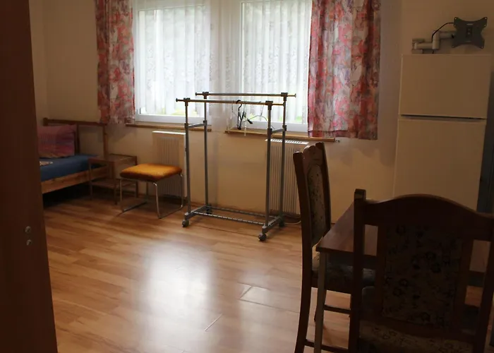 1 - 4-raum-wohnung Mit Kueche Und 2 Wc Duschen In Ohrdruf-crawinkel Daire